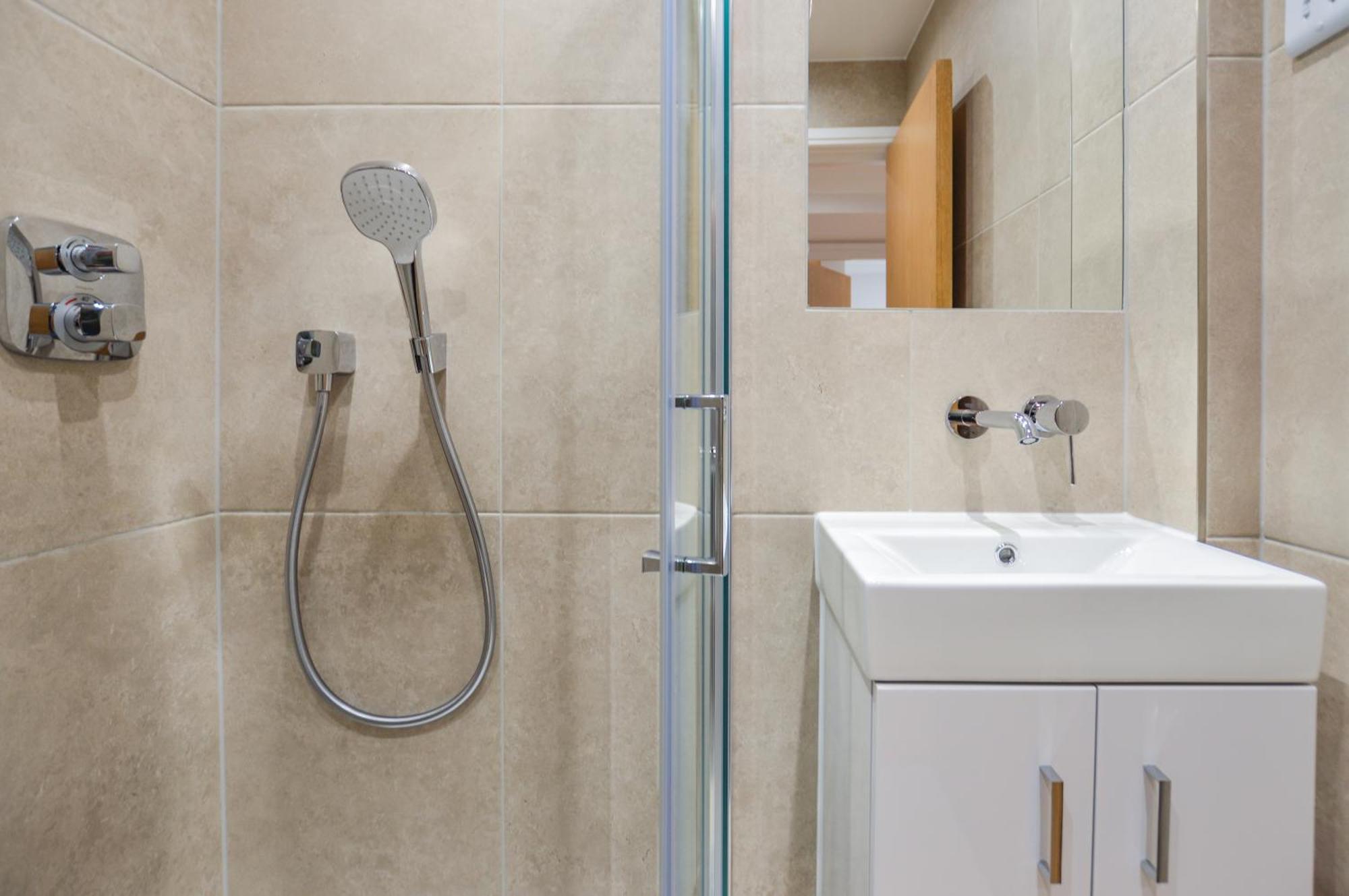 Westbourne Crescent Serviced * Londra