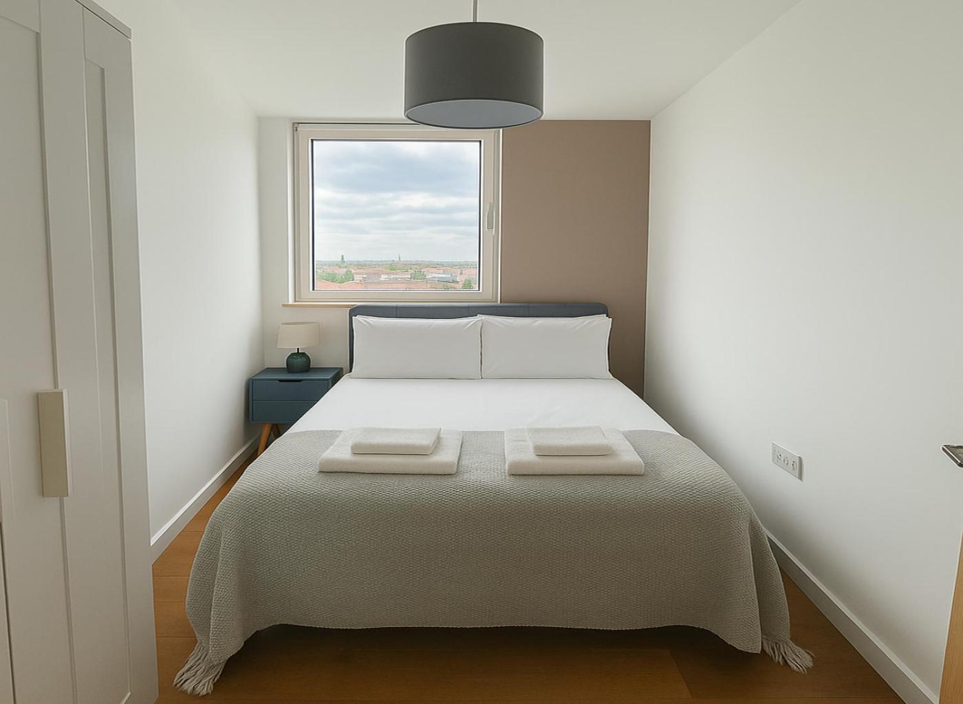 2 Bed Flat Near Westfield London