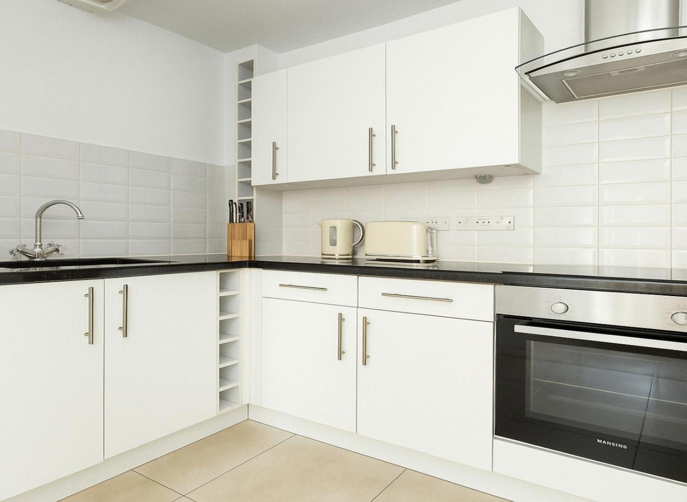 Apartment 2 Bed Flat In Bridge