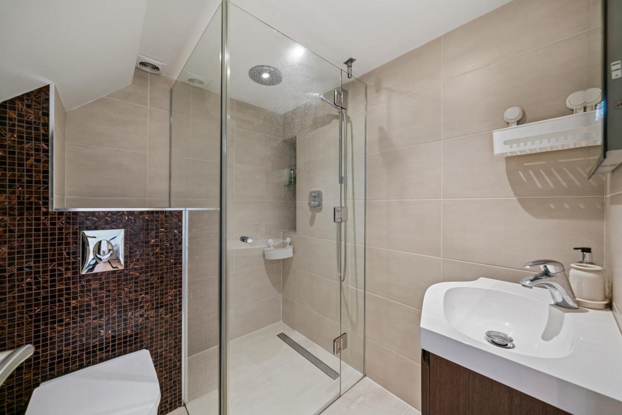 Apartment Hidden Gem In Location - Beautiful 2 Bed *