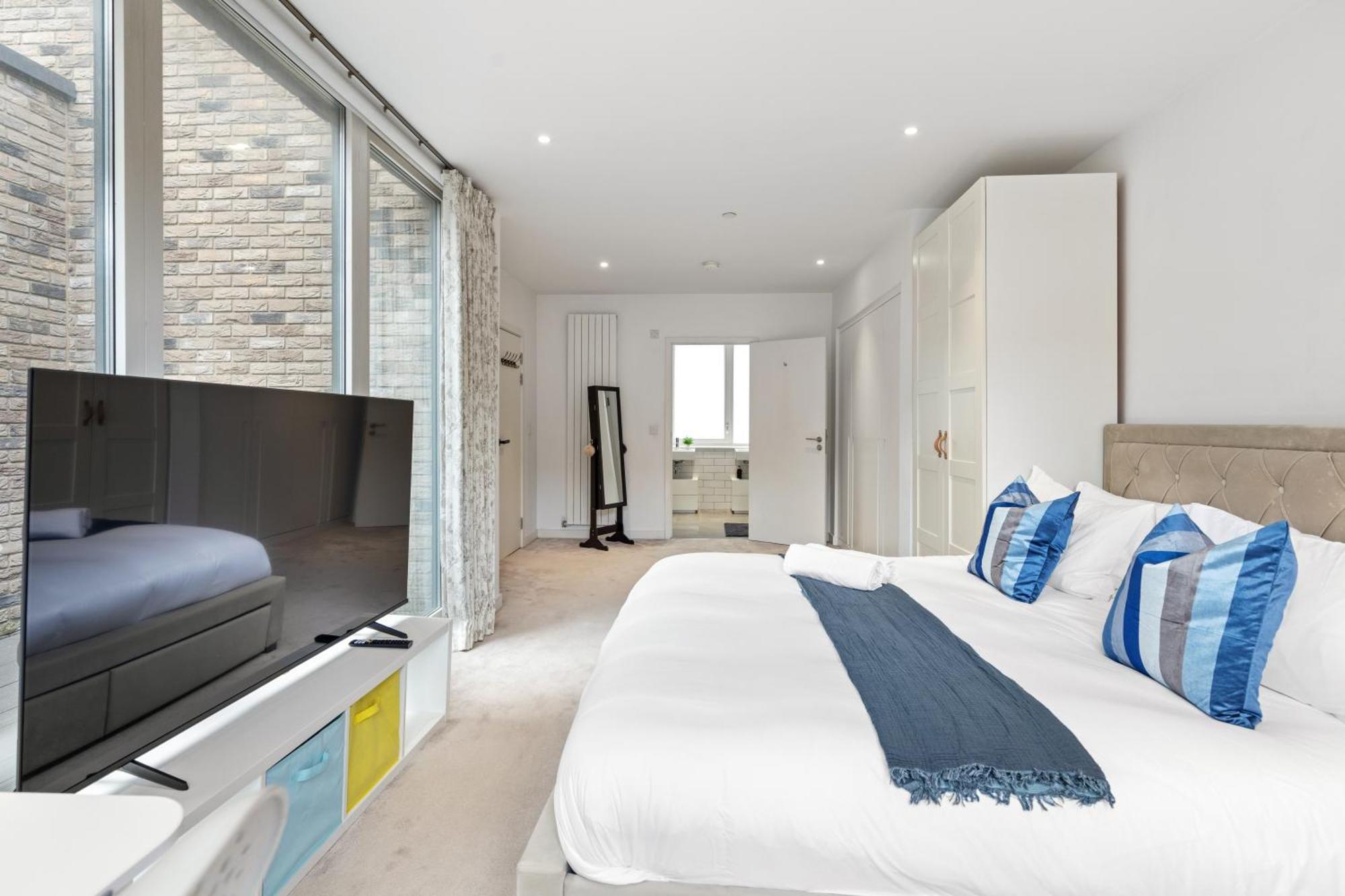 Khayat Homes - The Great Escape - 3 Bed Luxury Lejlighed London