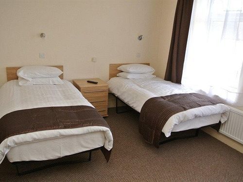 Oyo Golders Hotel 3*
