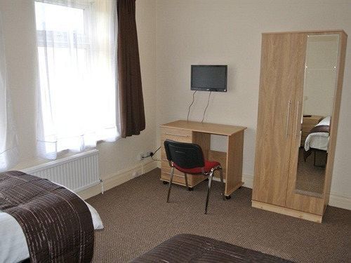 Oyo Golders 3* London