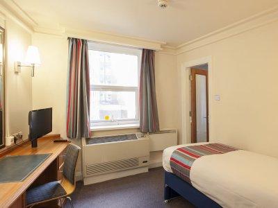 Travelodge Kings Cross Royal Scott Hotel