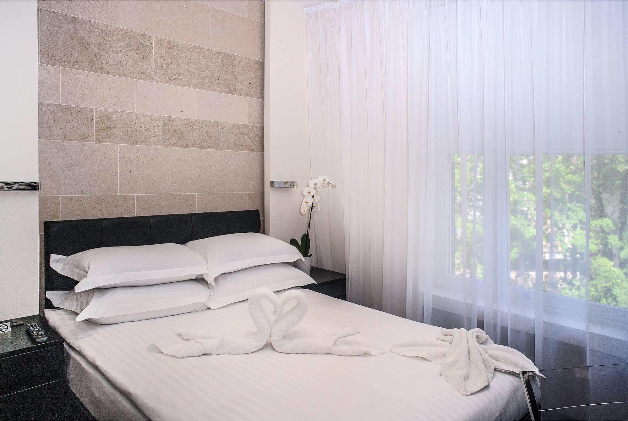 Nox Golders 4* London