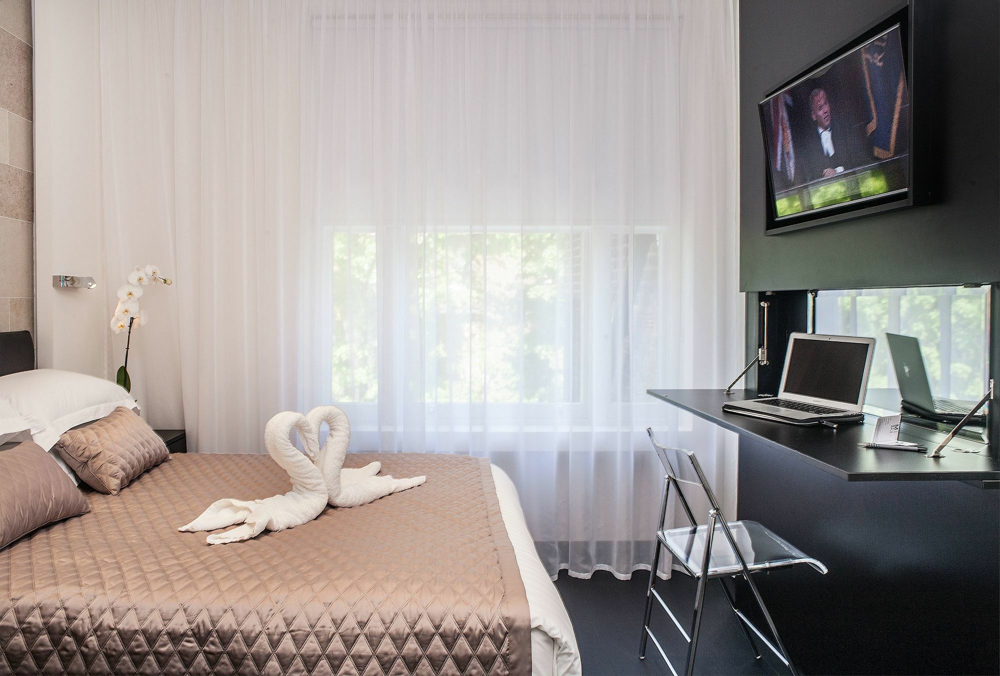 Nox Golders Aparthotel London