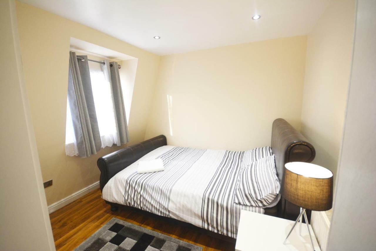 Modern 4 Bedroom Apartment London