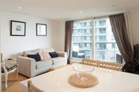 St Georges Wharf * Londen