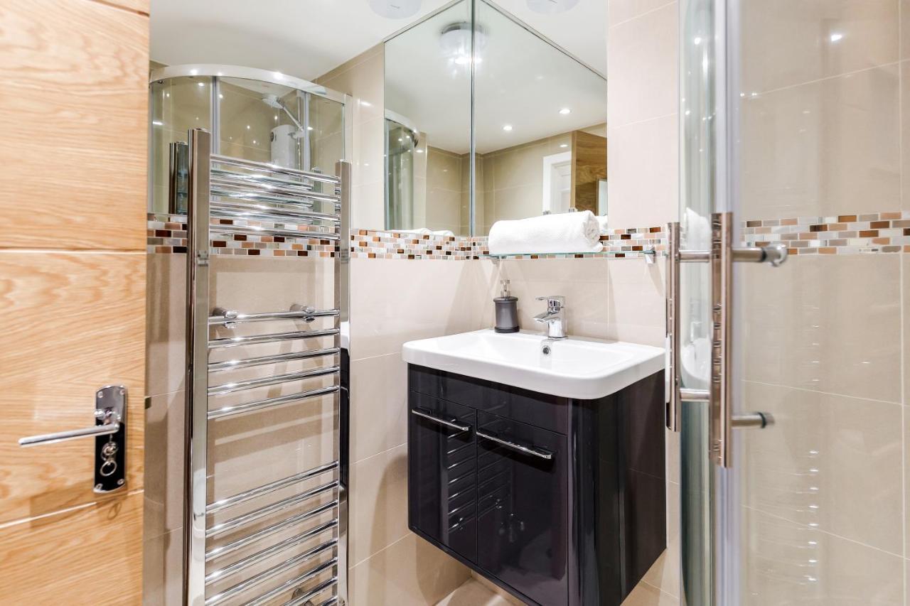 Guest house Donatello Apart-rooms Tower Bridge Road 3*