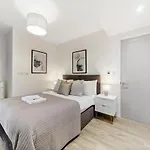Executive Apartments In Bermondsey Free Wifi & Aircon By City Stay Aparts London