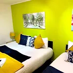 Spacious London Excel 3 bedrooms, Full Kitchen, Apartment