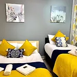 Spacious London Excel 3 bedrooms, Full Kitchen, Apartment
