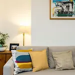 New Stylish 1 Bedroom Flat With Garden London
