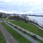 Lovely 2 Bed 2 Toilet Hill House River View Apartment