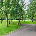 One-Bedroom Rotherhithe/Bermondsey Flat, Central London, Uk