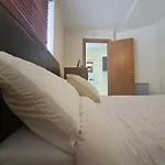 Canary Wharf Apartment