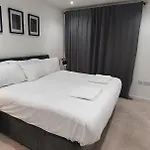 Garland Modern 3 Bedroom House Westfield - Stratford