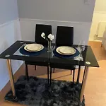 2 Bedroom Lovely Apartment In Woolwich