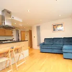 Lovely 2-Bedroom Apartment In Docklands, E14