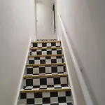 BEAUTIFUL ROOMS In LOVELY FLAT