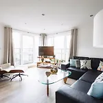 Beautiful Central Family Apartment For 6