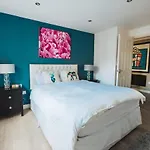 Beautiful Central Family Apartment For 6