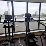 London City Stays - Modern 2 Bedroom Apartment With Free Parking And Gym Access