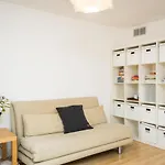 Modern 4 Bedroom Terraced House By The Thames