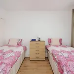 Impeccable And Welcoming 3-Bed House In London