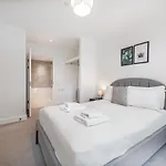 Stayo Apartments Barking Wharf
