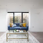 Cozy Leyton House With Garden And Small Terrace