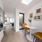 Cozy Leyton House With Garden And Small Terrace