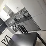 Two Bedroom Apartment Close To Central London