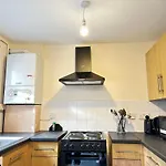 Cosy Home, 10Min Drv From Canary Wharf & Stratford