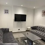 Modern Executive 2-Bed Apartment In London