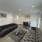 Modern Executive 2-Bed Apartment In London