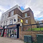 Two Bedroom Apartment Near Lewisham Station