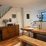 Eclectic East London Hideaway With En-Suite