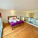 High-Ceiling Flat With Rooftop & Skyline View