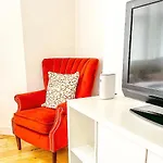 Beautiful 2-Bed Apartment In London
