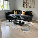 Stunning Apartment In Beckton With Private Entrance