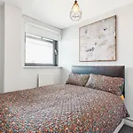 Docklands Cozy View Apartment