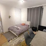 Central London Spacious Flat With 2 To 3 Bedrooms