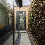 Cozy Leyton House With Garden And Small Terrace