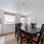The New Cross Premier Rooms