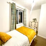 2 Bed Flat Privite In Canada Water