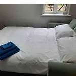 Modern Two Bed Flat In Canada Water Close To Transport