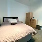 Cosy House In Newham