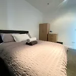 Cosy House In Newham