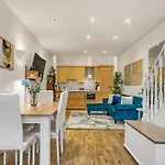 Vibrant 2-Bed By Bow